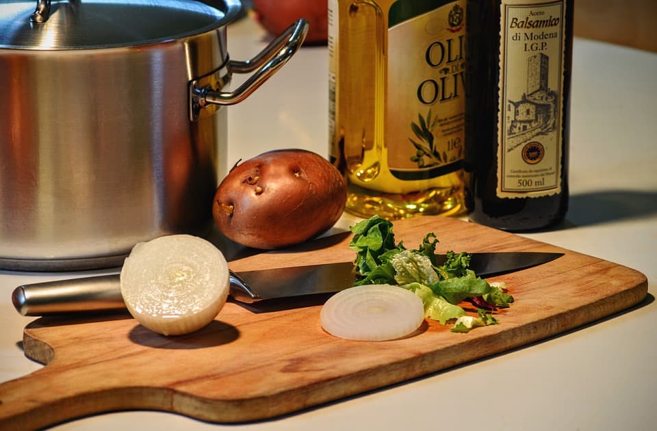 ¿Guardas el aceite de oliva junto a la estufa? ¡ESTA es la razón por la que realmente no deberías hacerlo!